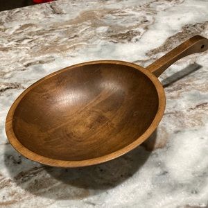 Wooden bowl with handle